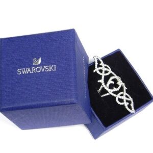 Swarovski Grace Crystal Statement Ring
Size 9w/ Box